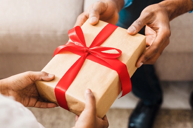 ارسال هدیه به ایران با پست بین&zwnj;المللی